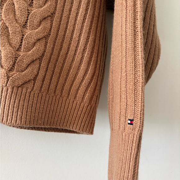 Tommy Hilfiger Camel-Coloured Cable Knit Sweater | Size Small | Cabincore - Picture 2 of 4